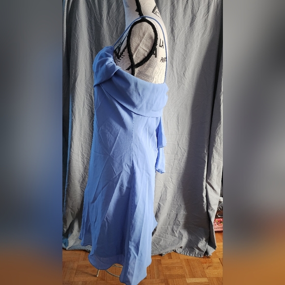 Dress With Back Bow - Picture 3 of 4